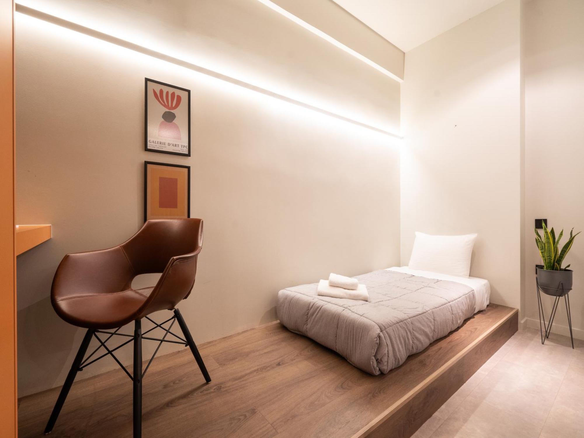 A Place 4U No6 - City Escape With Balcony Lounge & Open Living Space Atina Dış mekan fotoğraf