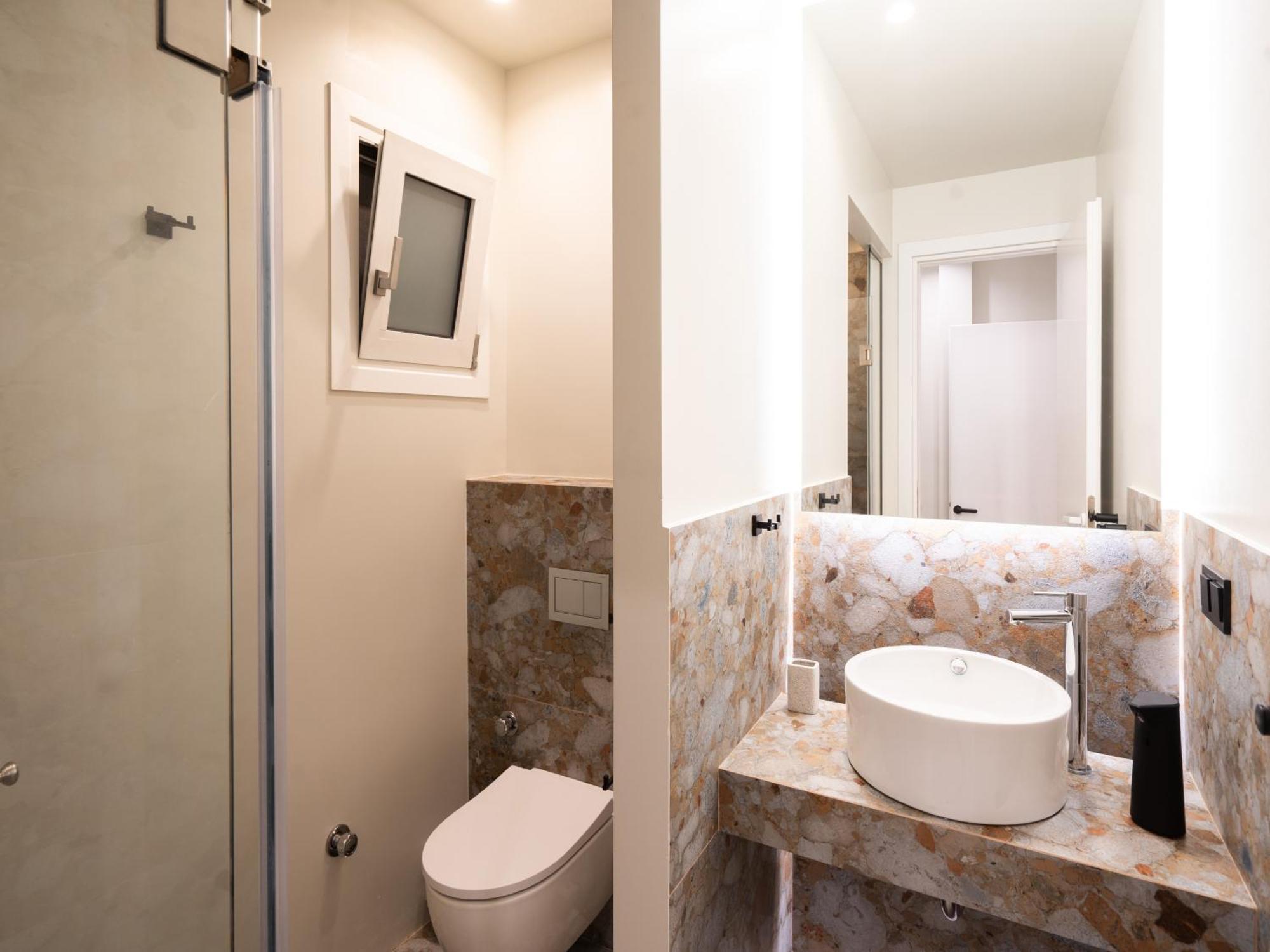 A Place 4U No6 - City Escape With Balcony Lounge & Open Living Space Atina Dış mekan fotoğraf